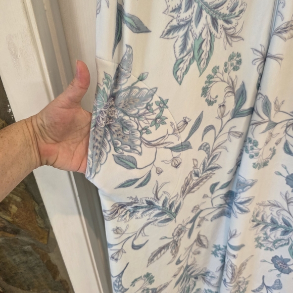Miss Elaine Womens Nightgown Housecoat With Pockets - Blue and White Floral - Picture 3 of 10